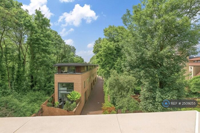 1 Bedroom Flat To Rent In Collinson Place, London, N16