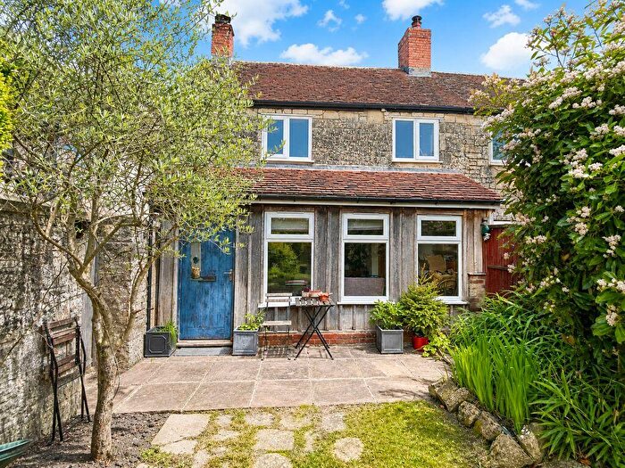 2 Bedroom Character Property For Sale In The Quarry, Tisbury, SP3