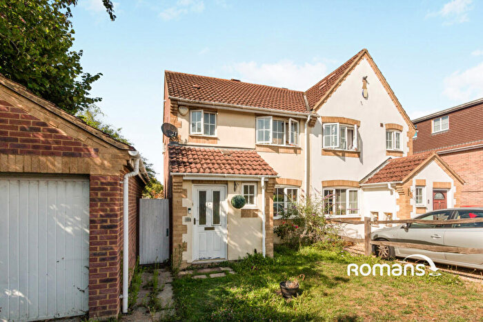 3 Bedroom Semi-Detached House To Rent In Fontwell Close, Aldershot, GU12