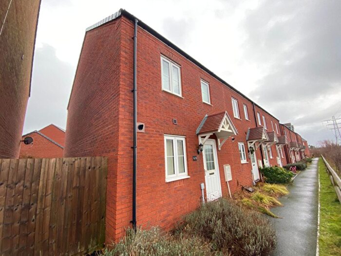 3 Bedroom Semi-Detached House To Rent In Stryd Bennett, Llanelli, SA15