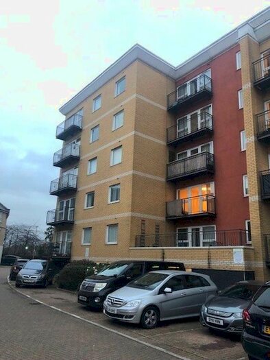 2 Bedroom Flat To Rent In Monarch Way, Ilford IG2
