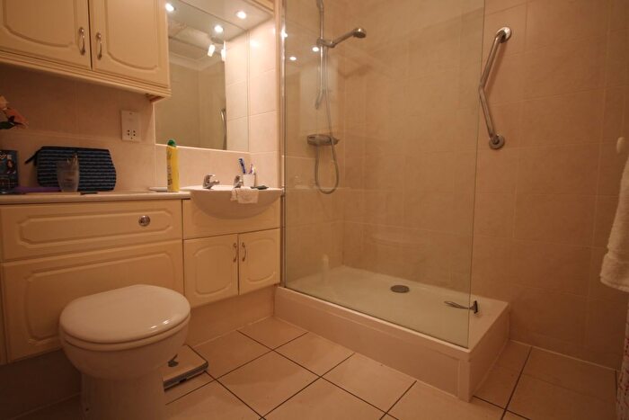 1 Bedroom Flat For Sale In Golden Court, Isleworth, TW7