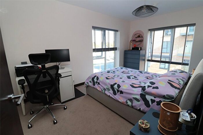 1 Bedroom Flat For Sale In Fairfax Drive, Westcliff On Sea, Essex, SS0