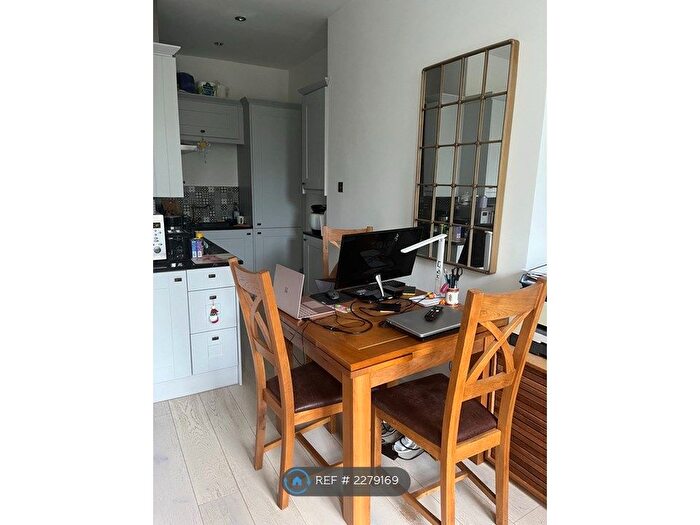 1 Bedroom Flat To Rent In Sinclair Road, London, W14