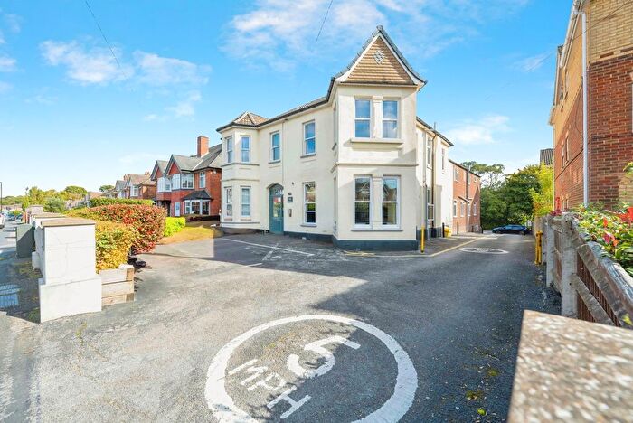 2 Bedroom Flat For Sale In Peartree Avenue, Southampton, SO19