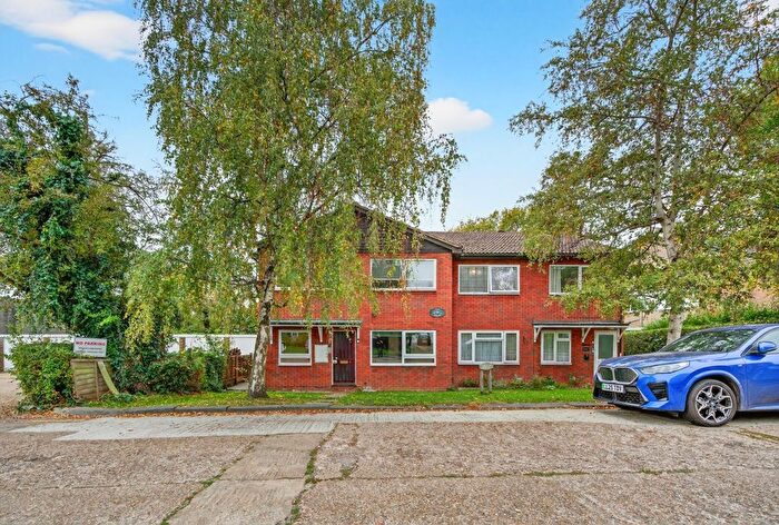 2 Bedroom Flat For Sale In Merryfield Gardens, Stanmore, HA7