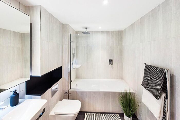 2 Bedroom Apartment To Rent In Apartment, Nobel Way, Manchester, Greater Manchester, M1