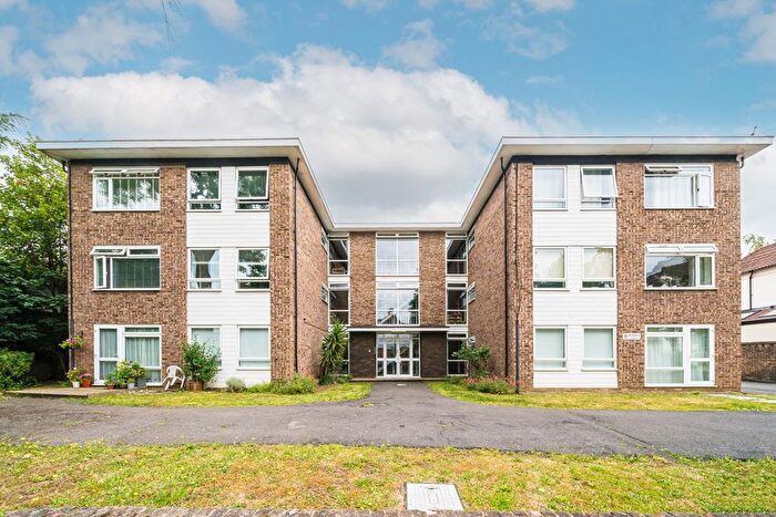 1 Bedroom Flat For Sale In Manor Road, Twickenham, TW2