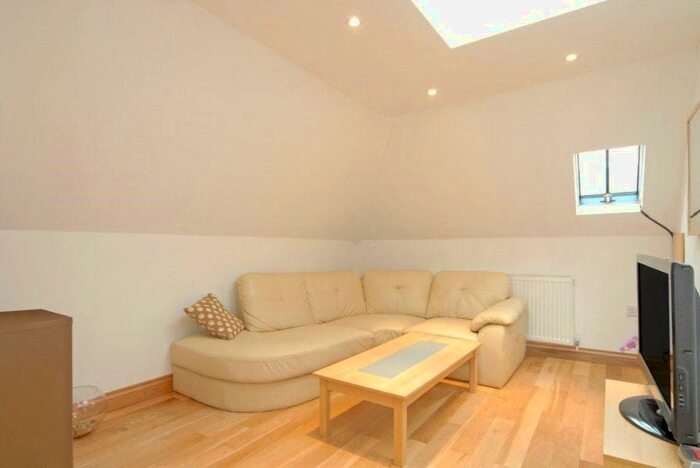 1 Bedroom Apartment To Rent In Ossulton Way, London, N2