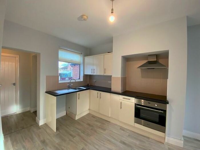 2 Bedroom House To Rent In Pretoria Steet, Shuttlewood, Chesterfield, S44