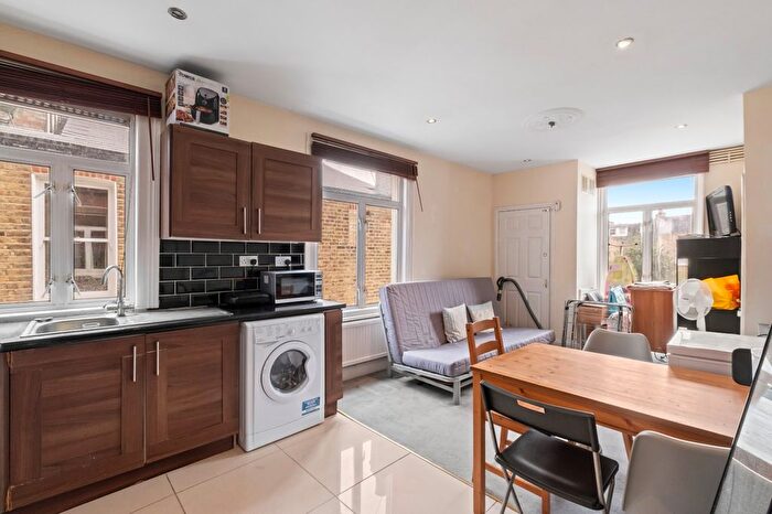 3 Bedroom Flat To Rent In Niton Street, Bishops Park, SW6