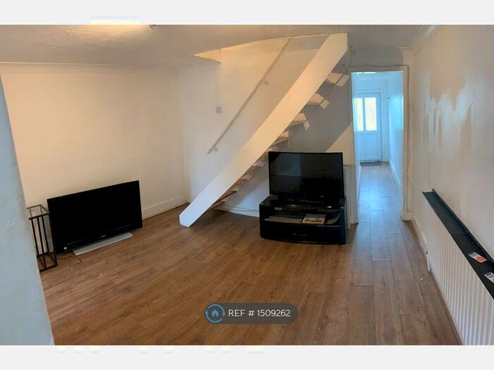 3 Bedroom Terraced House To Rent In Whitley Street, Reading, RG2