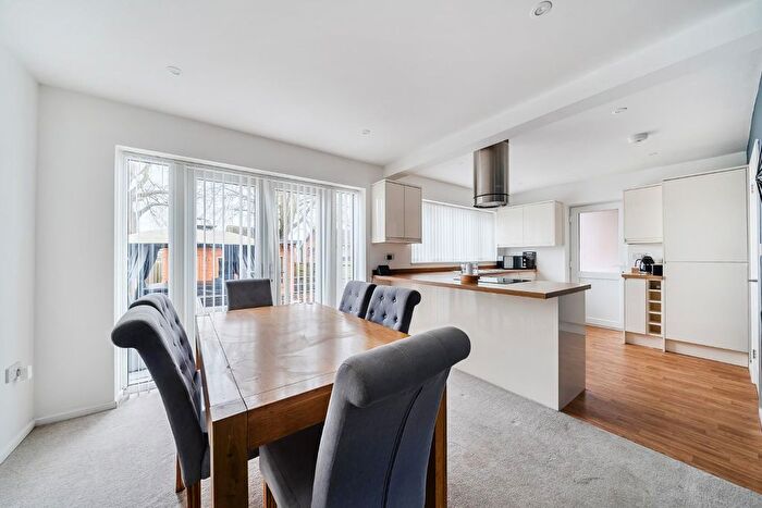 4 Bedroom Semi-detached House For Sale In Stakes Road, Waterlooville, PO7