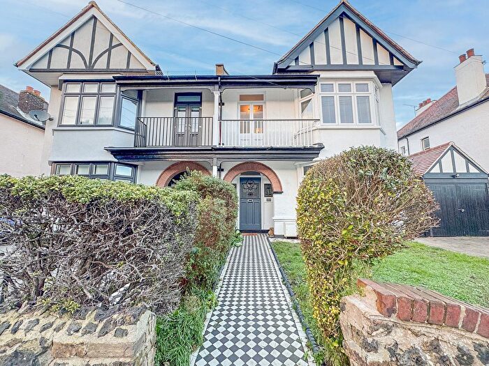 2 Bedroom Flat For Sale In Shaftesbury Avenue, Southend On Sea, SS1