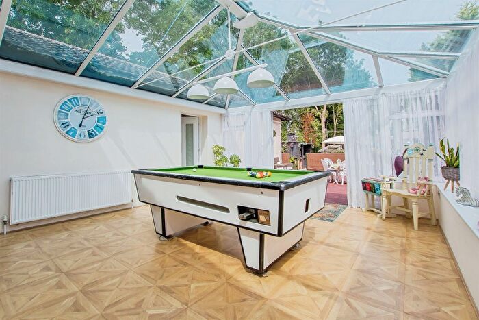 5 Bedroom Detached House For Sale In Lincoln Road, Peterborough, PE4