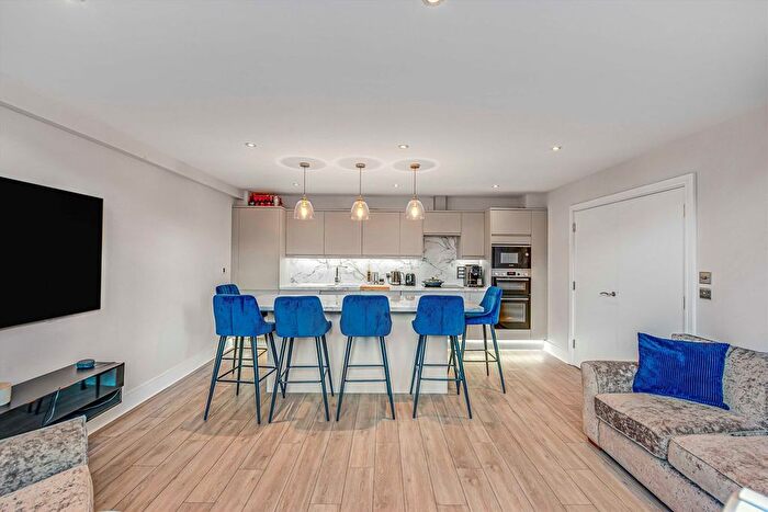 3 Bedroom Flat To Rent In Marsham Street, London, SW1P