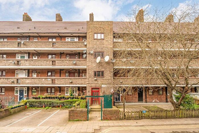 2 Bedroom Flat To Rent In Poynders Gardens, Clapham, SW4