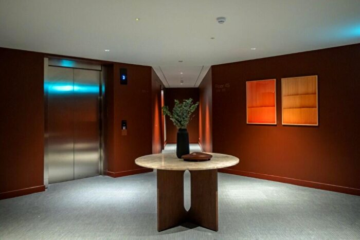 3 Bedroom Apartment To Rent In The Octagon, Birmingham, B3