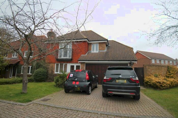 4 Bedroom Detached House To Rent In Lincolns Mead, Lingfield, RH7