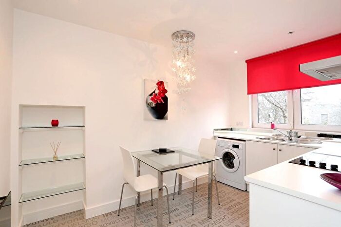 1 Bedroom Flat To Rent In Thistle Lane, Top Floor, AB10