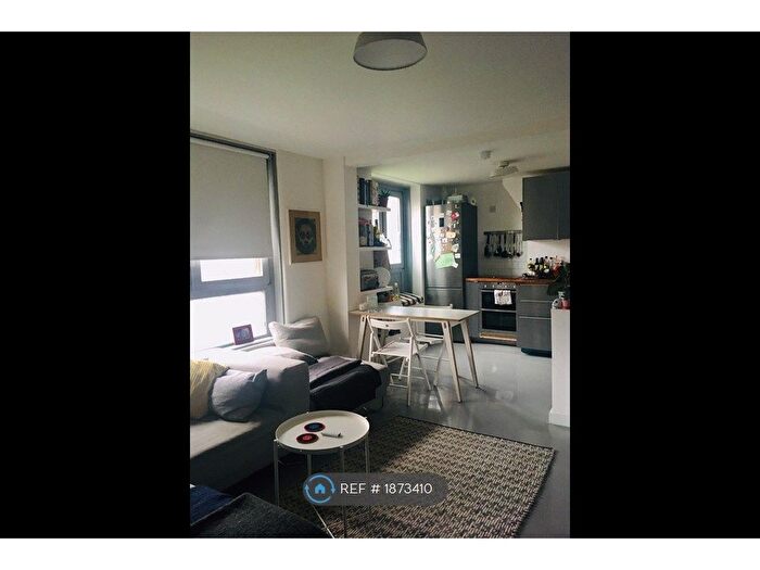 2 Bedroom Flat To Rent In Weald Square, London, E5