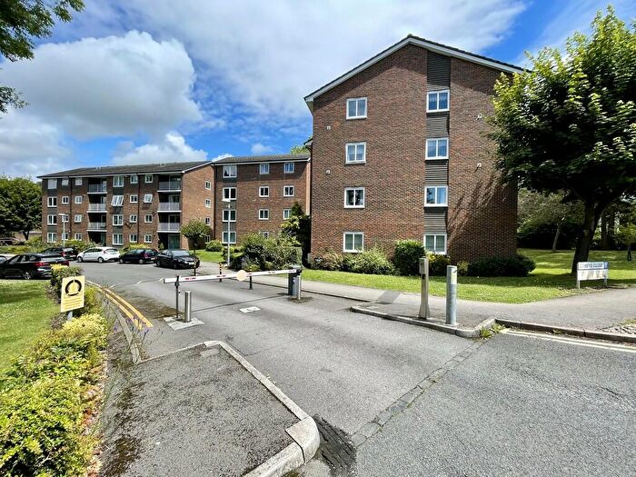 1 Bedroom Flat To Rent In Somers Close, Reigate, RH2