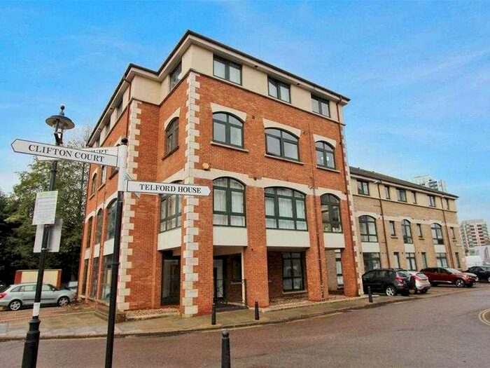 2 Bedroom Apartment To Rent In Kensington House, , Corner Hall, Hemel Hempstead, HP3