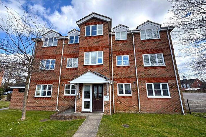 2 Bedroom Flat For Sale In Sherborne Road, Farnborough, Hampshire, GU14