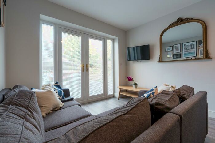 8 Bedroom Terraced House To Rent In Harriet Street, Cardiff, CF24