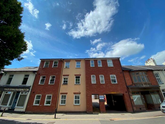 2 Bedroom Flat To Rent In Close City Centre, EX1