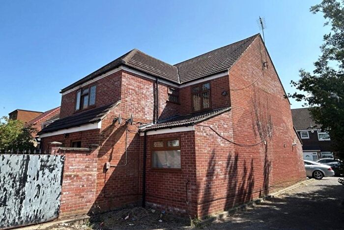 4 Bedroom Property To Rent In Rochfords Gardens, Slough, SL2