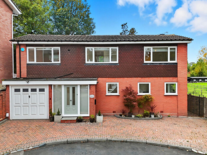 4 Bedroom Detached House To Rent In Willowmead, Chigwell, IG7