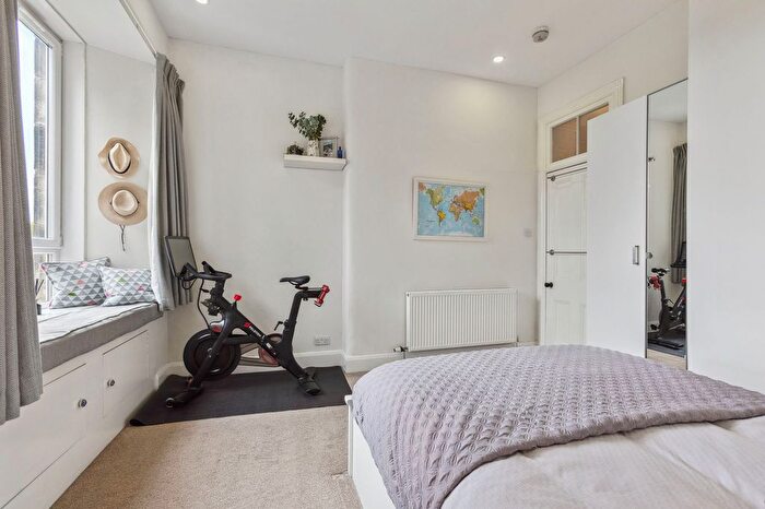 2 Bedroom Flat For Sale In Churchill Drive, Broomhill, G11