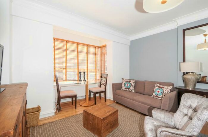 Flat To Rent In Park Road London, NW1