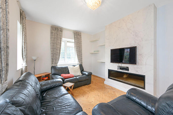 2 Bedroom Flat To Rent In Brent Street, Hendon, London, NW4