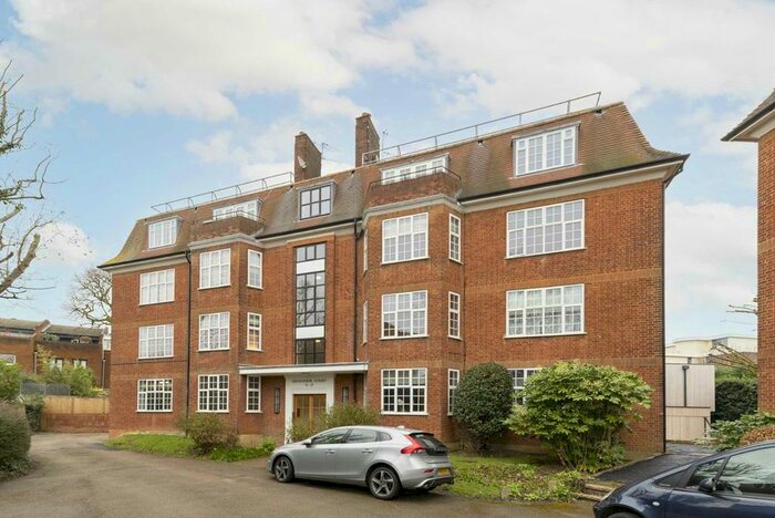3 Bedroom Flat To Rent In Grosvenor Hill, London, SW19