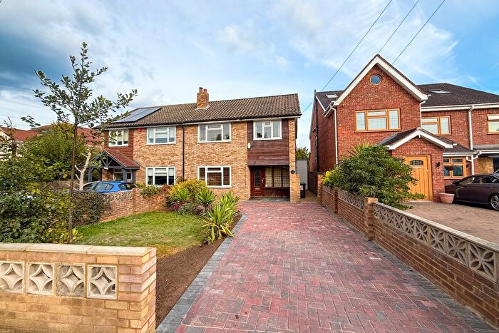 3 Bedroom Semi-Detached House To Rent In Wraysbury, Berkshire, TW19
