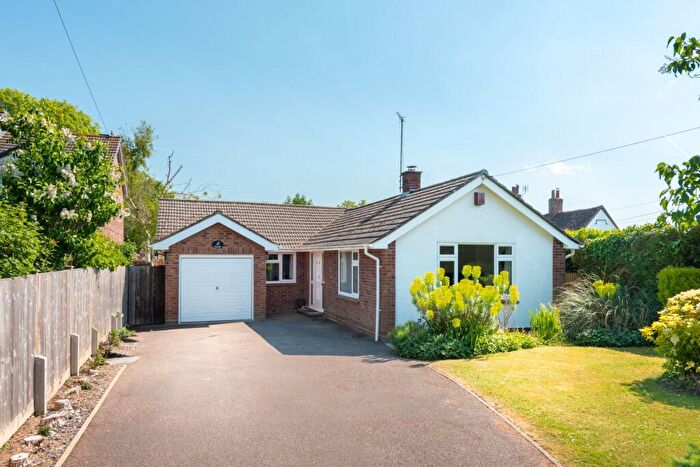 3 Bedroom Bungalow For Sale In New Road, Dinton, Aylesbury, Buckinghamshire, HP17
