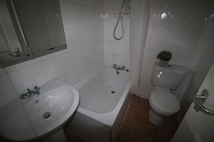 1 Bedroom Flat To Rent In Flat B, Kelso Road, LS2