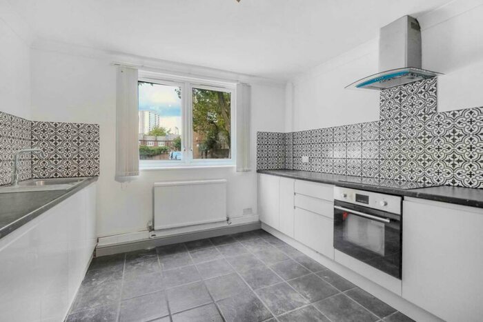 3 Bedroom Maisonette To Rent In Fairfoot Road, Bow, E3