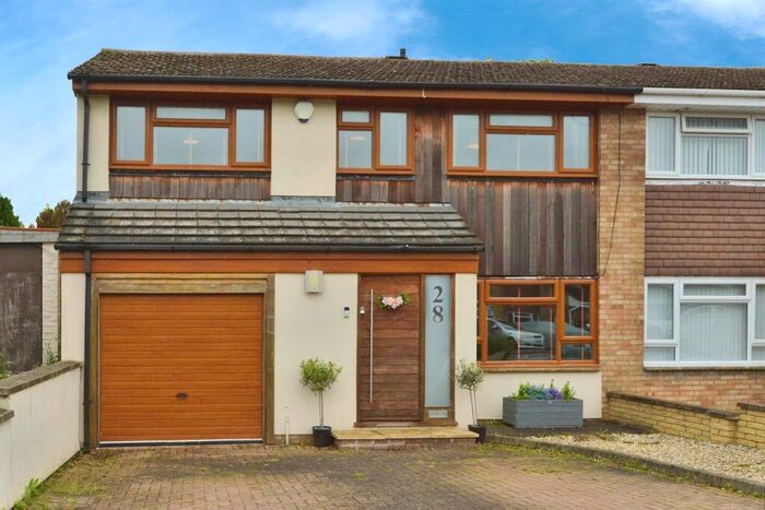 4 Bedroom Semi Detached House For Sale In Porters Close, Deanshanger, Milton Keynes, MK19