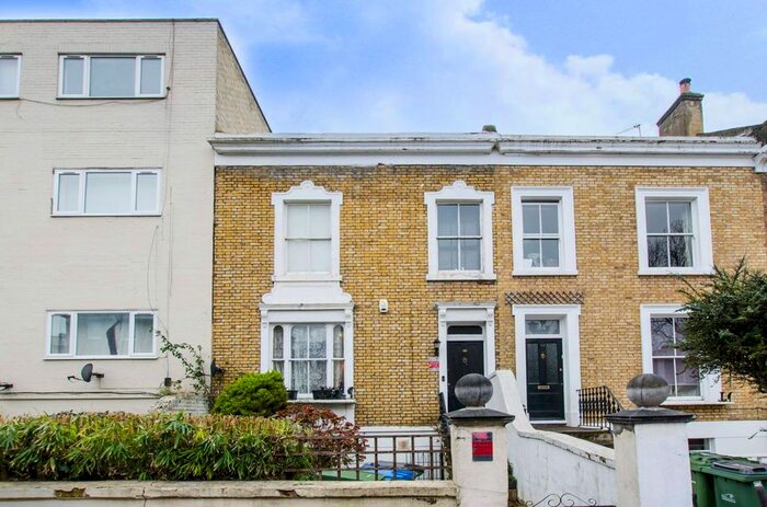 4 Bedroom End Of Terrace House To Rent In Woodhill, Woolwich, London, SE18