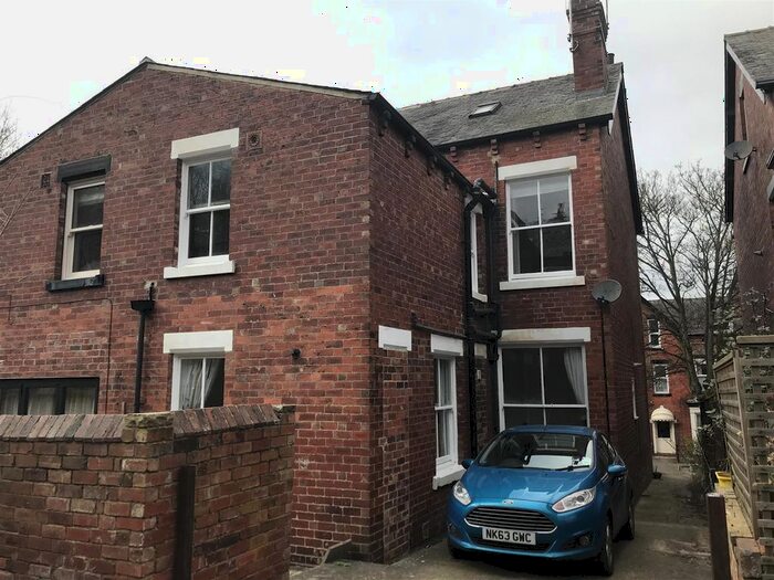 2 Bedroom Flat To Rent In Oakwood Avenue, Oakwood, LS8