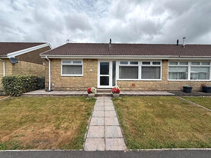 3 Bedroom Semi-Detached Bungalow For Sale In Ael-Y-Bryn, Aberdare, CF44