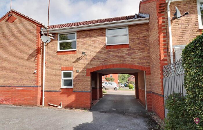 1 Bedroom Town House For Sale In Hall Meadow Drive, Halfway, Sheffield, S20