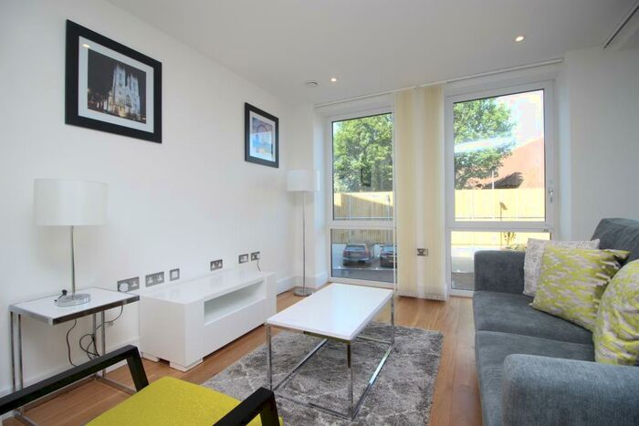2 Bedroom Flat To Rent In Court Yard Eltham, SE9