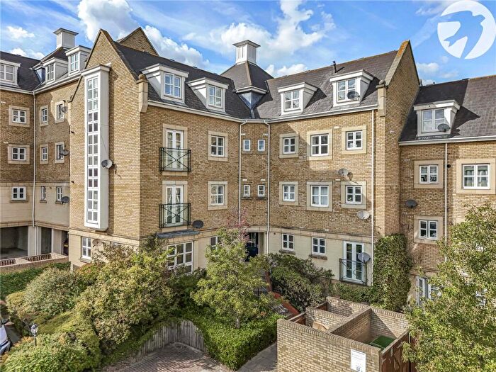 2 Bedroom Flat For Sale In Sandpiper Close, Waterstone Park, Greenhithe, Kent, DA9