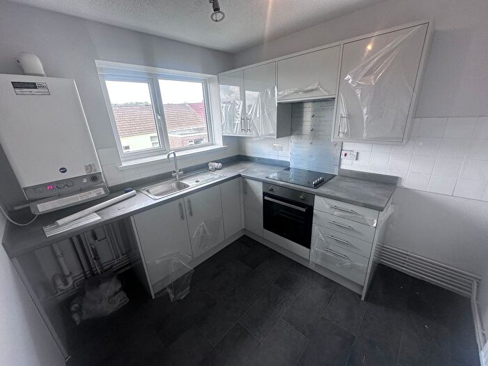 2 Bedroom Flat To Rent In St. Leger Crescent, Swansea, SA1