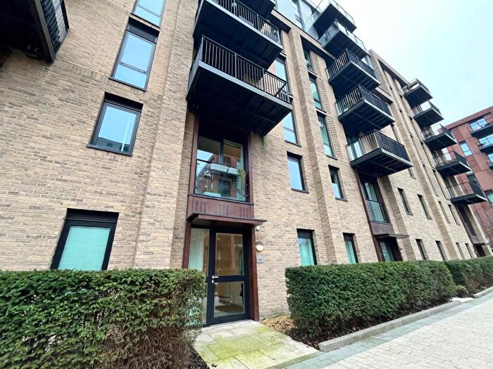 2 Bedroom Apartment To Rent In Lockside Lane, Salford, M5