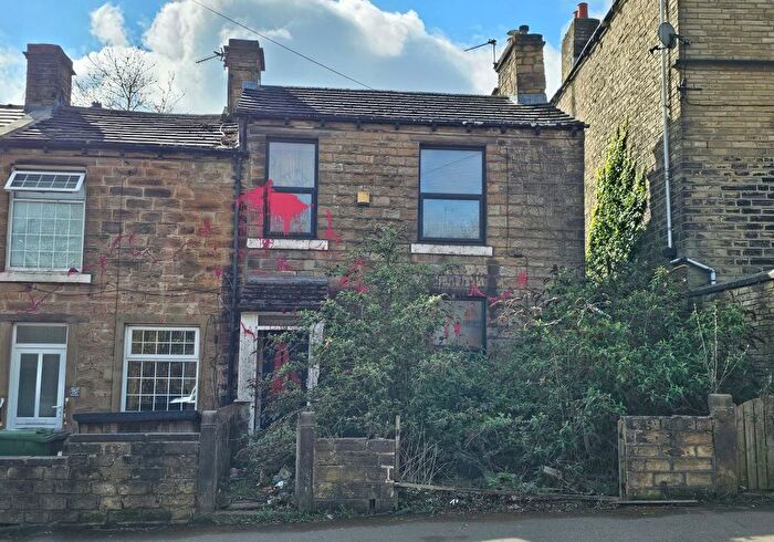 3 Bedroom End Terrace House For Sale In Deighton Road, Huddersfield, West Yorkshire, HD2